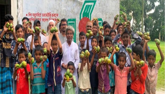 দেবীদ্বারে এতিম শিশুদের মাঝে, মধু মাসের মধু ফল ‘আম’ বিতরণ উৎসব