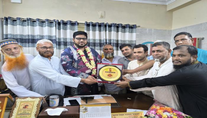 মুরাদনগরে জাহাপুর বাজার কমিটির উদ্যোগে ইউপি চেয়ারম্যানকে সংবর্ধনা