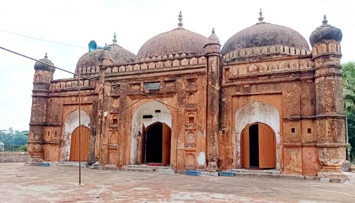 ৯জনের জন্য ৪শ’ বছর আগে নির্মিত যে মসজিদ