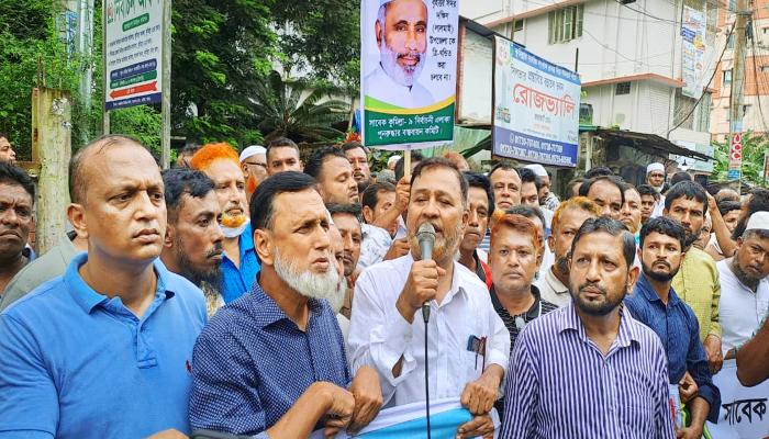 কুমিল্লায় নির্বাচন কার্যালয়ের সামনে বিএনপির মানববন্ধন