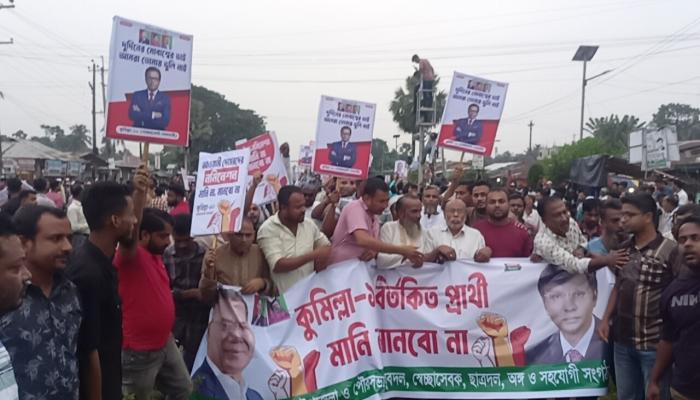 কুমিল্লা-১০ আসনে বিএনপির মনোনয়ন বঞ্চিত   মোবাশ্বের সমর্থকদের রেলপথ আটকে বিক্ষোভ