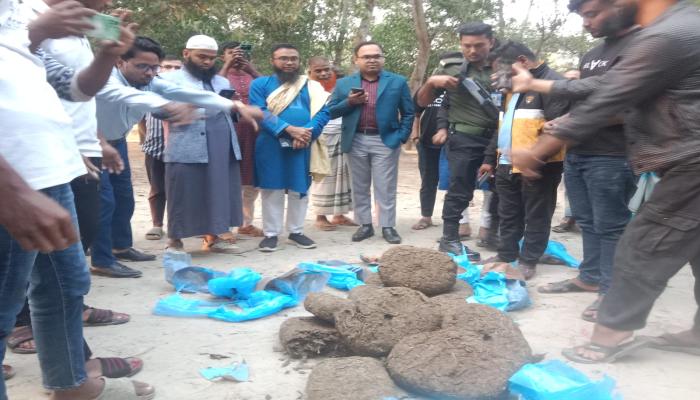 বুড়িচংয়ে স্বপ্ন সংগঠনের  নেতৃত্বে উদ্ধারকৃত ২৪ কেজি   গাঁজা আগুনে পুড়িয়ে ধ্বংস