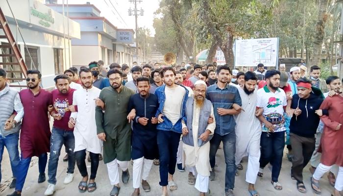 হাদি হত্যার বিচারের   দাবিতে দেবিদ্বারে  বিক্ষোভ