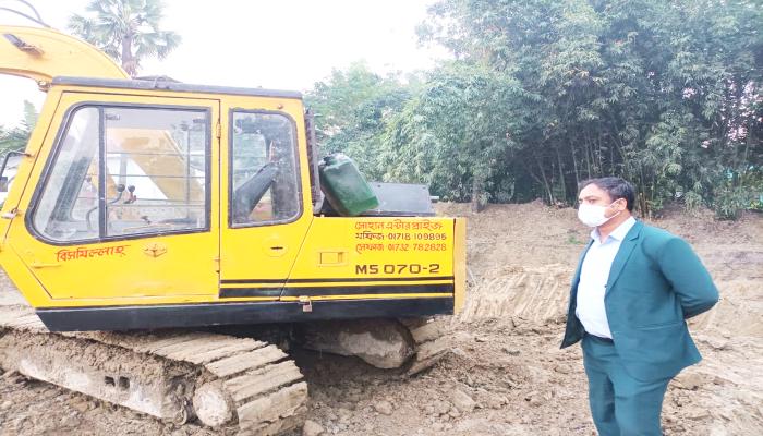 অবৈধভাবে মাটি   উত্তোলন ৫০ হাজার   টাকা জরিমানা আদায়