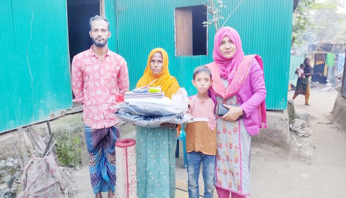 ব্রাহ্মণপাড়ার দুই হাত বিহীন শিশু আরশাদুলকে   পড়াশোনায় ফেরাতে পাশে দাঁড়ালেন ইউএনও