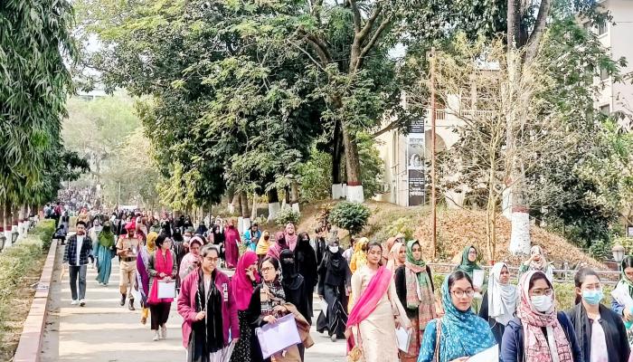 কুবি 'এ' ইউনিটের ভর্তি পরীক্ষায়  উপস্থিতি ৬৭.৪২ শতাংশ