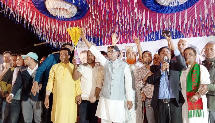 ছাত্র জনতার বিপ্লবে প্রধানমন্ত্রী থেকে বায়তুল   মোকাররমের খতিব পর্যন্ত পালিয়েছে