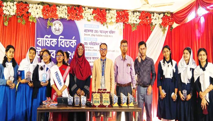 কুমিল্লা মডার্ণ হাই স্কুল   বিতর্ক ক্লাবের বিতর্ক   উৎসব অনুষ্ঠিত