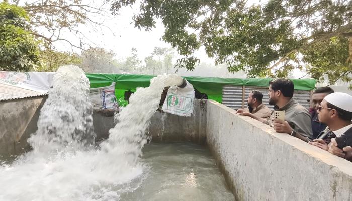 মুরাদনগরের কৃষকদের মুখে হাসি   ফুটালেন সাবেক মন্ত্রী কায়কোবাদ