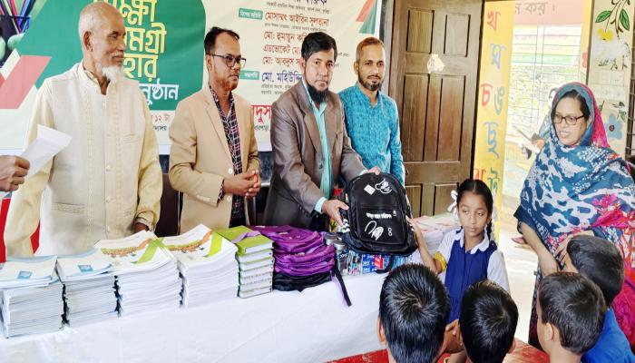 তেতৈয়ারা সরকারি প্রাথমিক   বিদ্যালয়ে আবদুস সামাদ   ফাউন্ডেশনের শিক্ষা   সামগ্রী বিতরণ