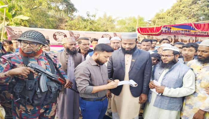 আইন শৃঙ্খলা রক্ষায় যৌথবাহিনীর টহল, ১৫ হাজার টাকা জরিমানা