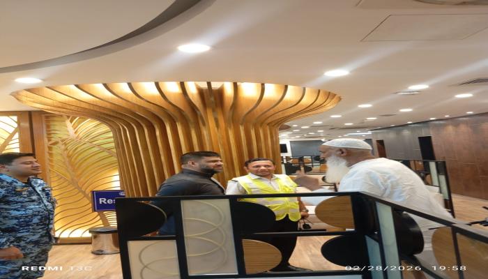 ফ্লাইট বাতিল, ওমরাহ যাত্রীদের   খোঁজে নিতে বিমানবন্দরে ধর্মমন্ত্রী