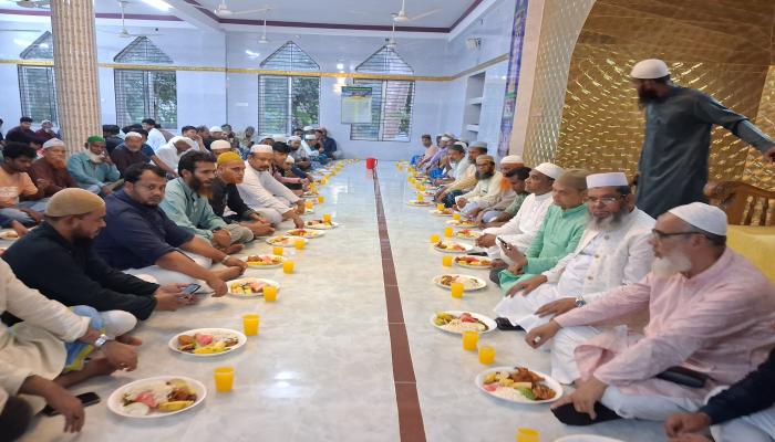 দাউদকান্দিতে ১২ গ্রামের রোজাদার ব্যক্তি একসঙ্গে ইফতার