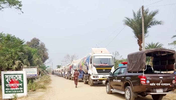 জ্বালানি তেল পাচার ঠেকাতে কুমিল্লা  সীমান্তে বিজিবির কড়া নজরদারি