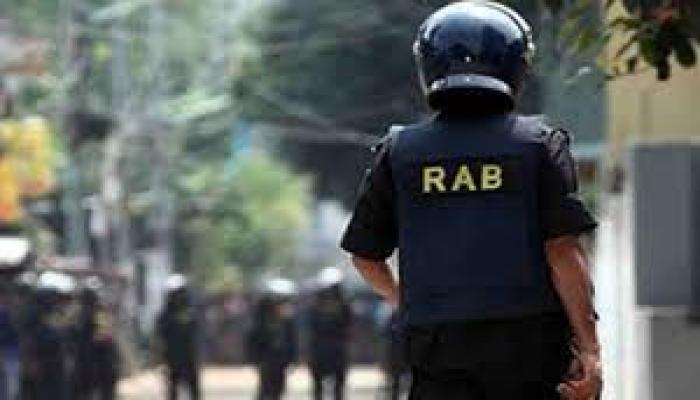 কুমিল্লায় র‌্যাবের   হাতে কিশোর গ্যাং   লিডার গ্রেফতার