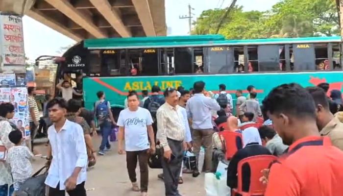 ঈদ শেষে কুমিল্লায় যাত্রীচাপ বাড়লেও সড়কে স্বস্তি