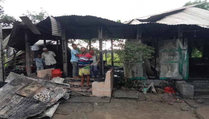 বুড়িচংয়ে অগ্নিকাণ্ডে দুই বসতঘর পুড়ে ছাই; প্রায় ১৫ লাখ টাকার ক্ষতি