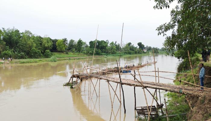 ভারতের পাহাড়ি ঢলে ভেসে গেল গোমতী নদীর গোলাবাড়ি সাঁকো