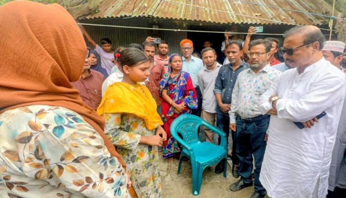 লাকসামে এমপি নিজে   গিয়ে বন্ধ করলেন   বাল্যবিয়ে