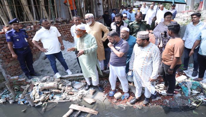 ভিক্টোরিয়া কলেজ জলাবদ্ধতা, দুর্ভোগের অবসানে মাঠে সিটি প্রশাসক