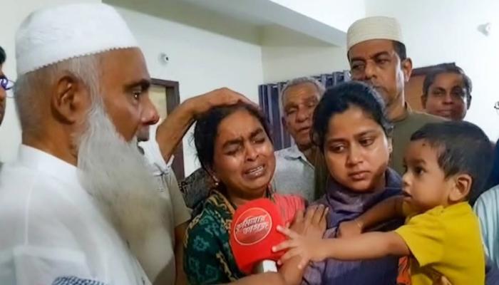 কুমিল্লায় নিহত কাস্টমস কর্মকর্তা বুলেট বৈরাগীর পরিবারের পাশে এমপি মনিরুল হক চৌধুরী,