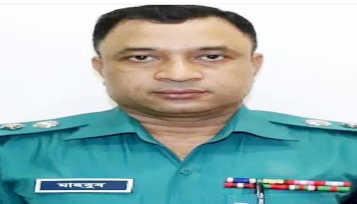 আদেশ পেয়েও ফেনীর পুলিশ সুপার হিসেবে   যোগ দিতে পারছেন না এসপি মাহবুব