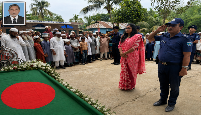 রাষ্ট্রীয় মর্যাদায় চিরনিদ্রায় শায়িত বীর মুক্তিযোদ্ধা হাজী আব্দুল খালেক