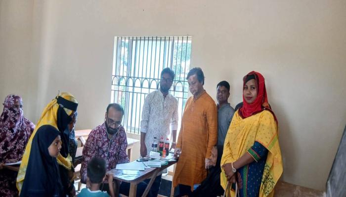 মানবতার ছোঁয়ায় বুড়িচংয়ের শিকারপুরে বিনামূল্যে   চিকিৎসাসেবা, উপকৃত ৪ শতাধিক অসহায় মানুষ