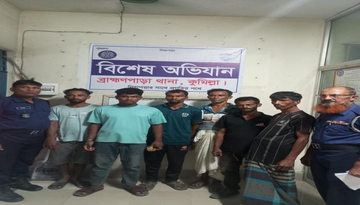 ব্রাহ্মণপাড়ায় পুলিশের অভিযানে পরোয়ানাভুক্ত ৪ আসামি গ্রেপ্তার
