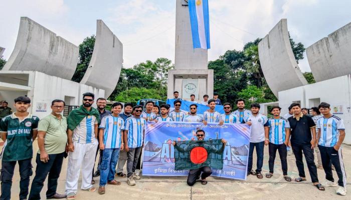 বিশ্বকাপ উন্মাদনায় কুবিতে আর্জেন্টিনা সমর্থকদের আনন্দ মিছিল