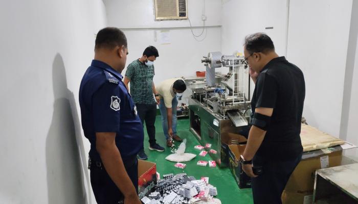 কুমিল্লার বিসিকে ভেজাল ওষুধ কারখানায় অভিযান