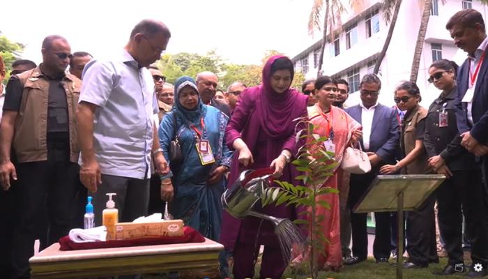 ঢাকা মেডিক্যালে বৃক্ষরোপণ কর্মসূচি উদ্বোধন করলেন প্রধানমন্ত্রী