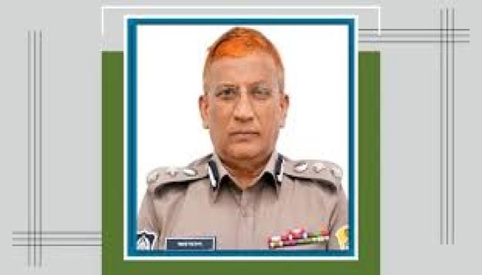 ইউনিফর্ম পরে আ. লীগের   মনোনয়ন জমা, অতিরিক্ত   ডিআইজি বাধ্যতামূলক   অবসরে