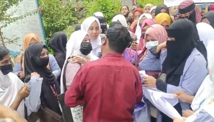 বদলি শিক্ষক শিক্ষার্থীদের বললেন তোমরা আমার চাকরিডা খাইয়ো না