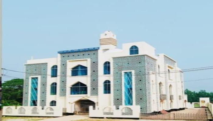 লালমাইয়ে গভীর রাতে মডেল মসজিদের তার চুরি; অন্ধকারাচ্ছন্ন মসজিদ