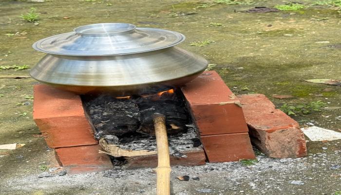 কুমিল্লায় গ্যাস সংকট, রাত জেগে রান্না—চরম ভোগান্তিতে আবাসিক গ্রাহকরা