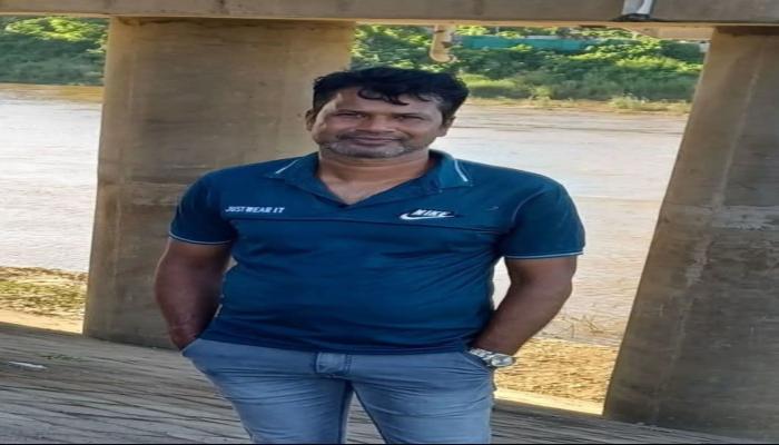 প্রবাস থেকে বাড়ি ফেরা হলো না রাসেলের