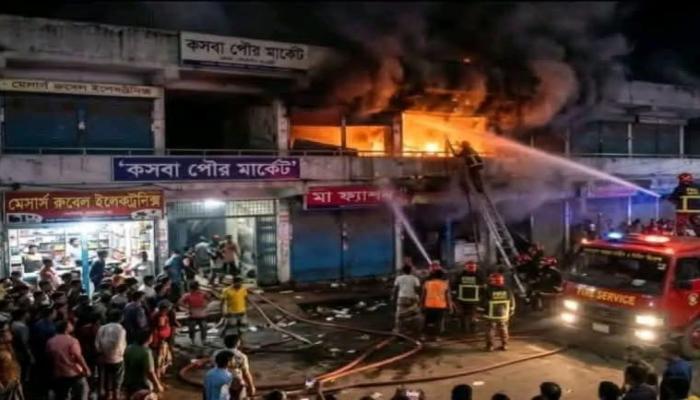 কসবা পৌর সুপার মার্কেটে অগ্নিকান্ডে ১৪টি দোকানের ক্ষয়ক্ষতি