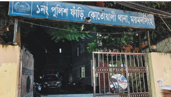 যুবলীগের মিছিল: এক ফাঁড়ির ২৭ পুলিশকে অন্য থানায় বদলি