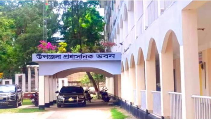 মনোহরগঞ্জে ইউএনও ও এসিল্যান্ড না থাকায় প্রশাসনিক কার্যক্রম স্থবির