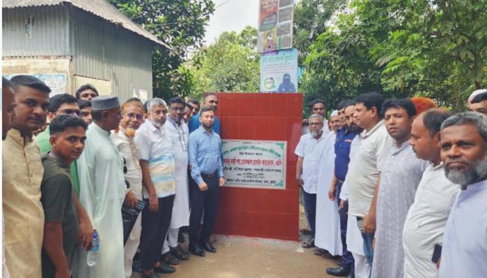 বাঙ্গরার নৈরপাড়-এলখালের মানুষের মুখে হাসি ফুটালেন ধর্মমন্ত্রী কায়কোবাদ
