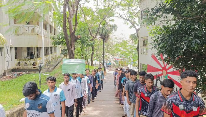 অপ্রতিম হত্যার বিচার ও ৪ দফা দাবি বাস্তবায়নে কুবিতে মৌন মিছিল