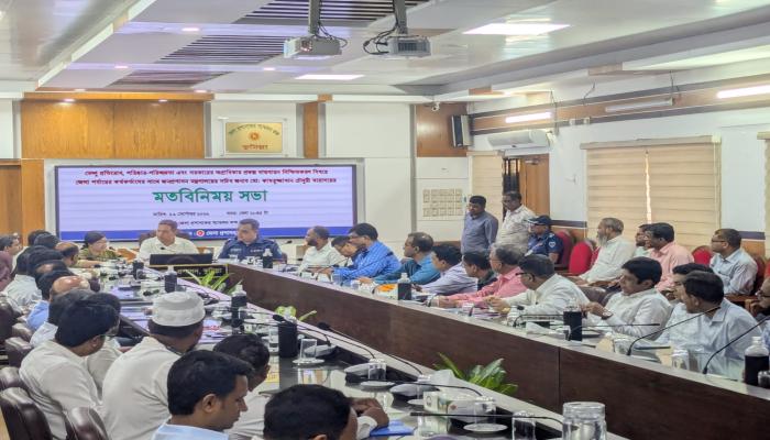 কুমিল্লায় সরকারি কর্মকর্তাদের সঙ্গে জনপ্রশাসন সচিবের মতবিনিময়