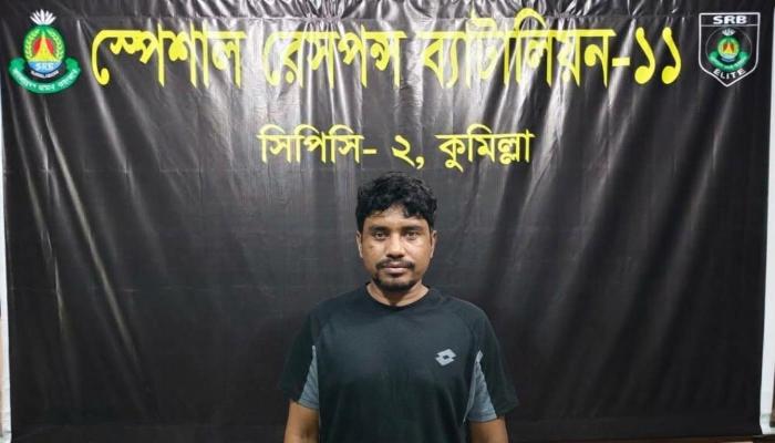 কুমিল্লায় চাঁদা না পেয়ে অস্ত্রের ভয় দেখিয়ে নির্মাণসামগ্রী নিতে এসে ট্রাকসহ আটক ‘কানা মমিন’