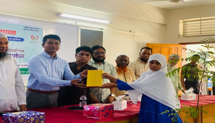 বাঞ্ছারামপুরে রক্তদান সংঘের কুইজ প্রতিযোগিতার পুরস্কার বিতরণী