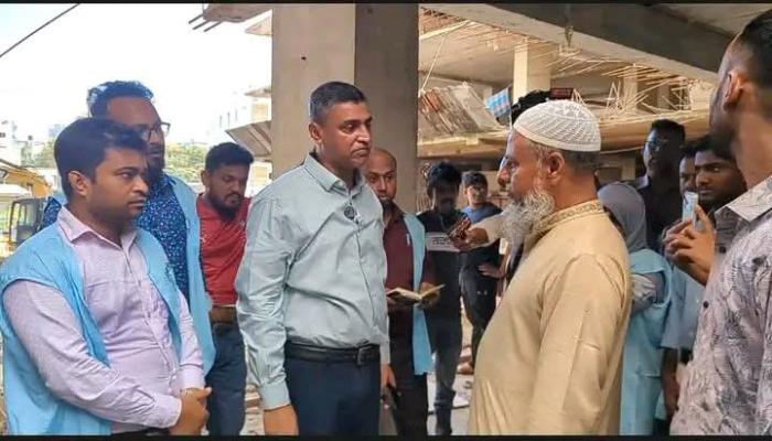 নগরীর চার এলাকায় ৯টি ভবন পরিদর্শন, বিল্ডিং কোড না মেনে নির্মাণ করলে আইনগত ব্যবস্থা নেওয়ার হুঁশিয়ারি চেয়ারম্যান উদবাতুল বারী আবুর