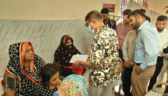 মুরাদনগর উপজেলা স্বাস্থ্য কমপ্লেক্সে আকস্মিক পরিদর্শনে স্বাস্থ্যমন্ত্রী, ৫ চিকিৎসকের বিরুদ্ধে ব্যবস্থা নেওয়ার নির্দেশ